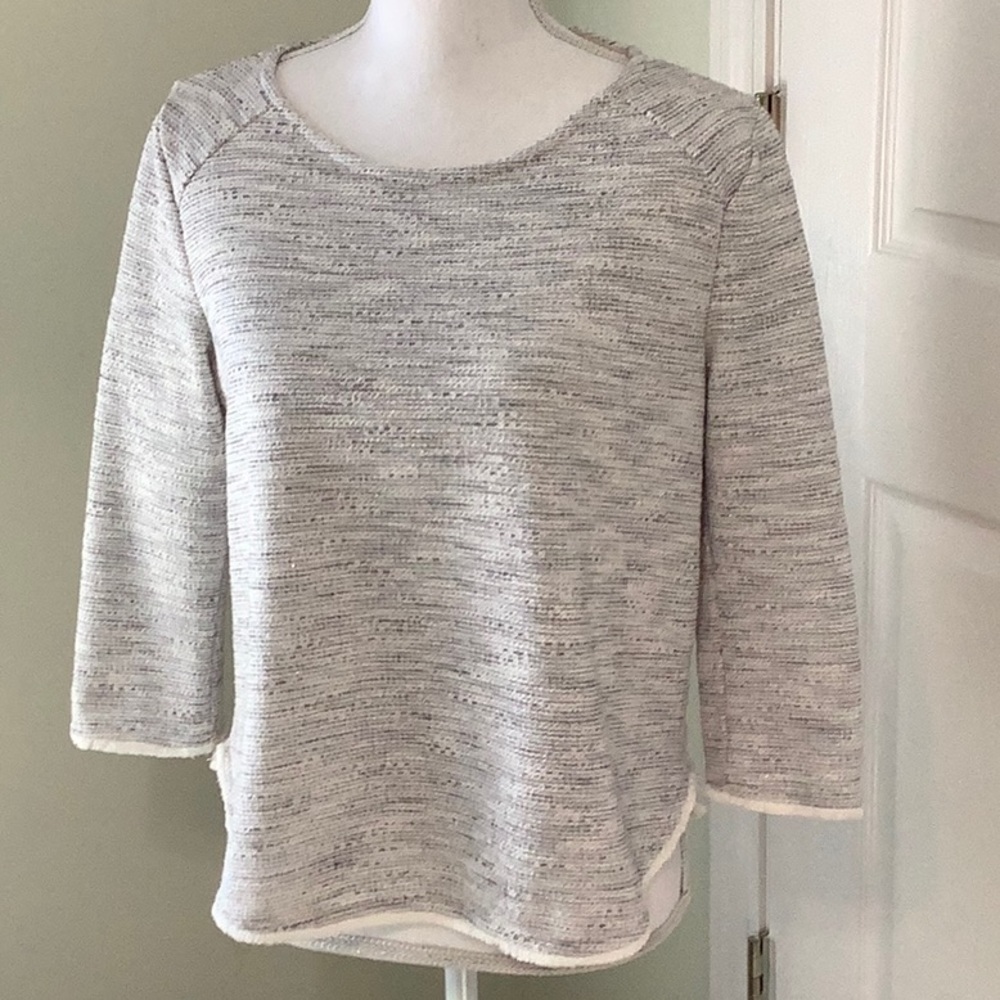 W5 3/4 length sleeve gray top with metallic threading. Size Small